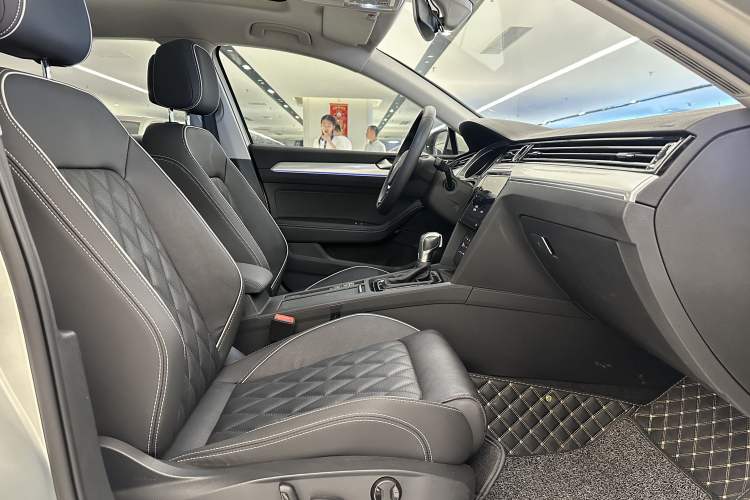 Used Volkswagen Magotan GTE Plug-in Hybrid 2020 GTE Luxury Model Interior 12