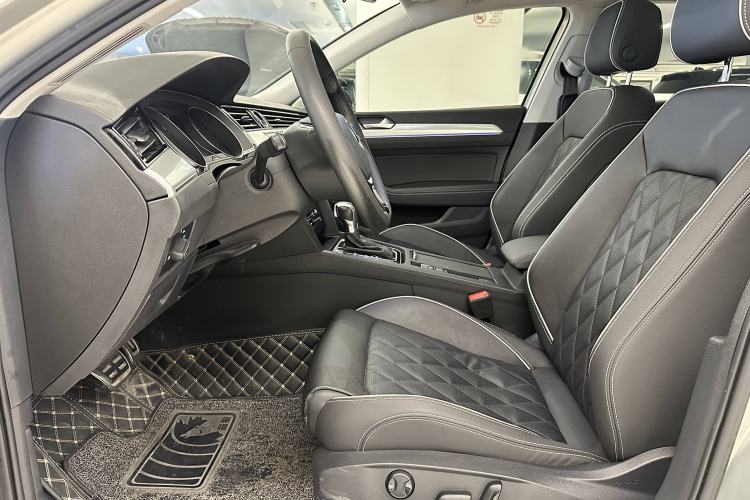 Used Volkswagen Magotan GTE Plug-in Hybrid 2020 GTE Luxury Model Interior 13
