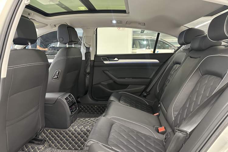 Used Volkswagen Magotan GTE Plug-in Hybrid 2020 GTE Luxury Model Interior 14