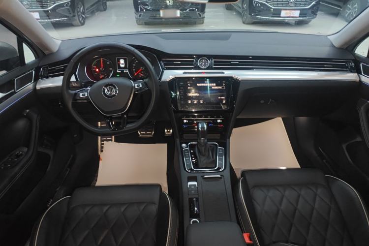 Used Volkswagen Magotan GTE Plug-in Hybrid 2020 GTE Luxury Model Interior 2