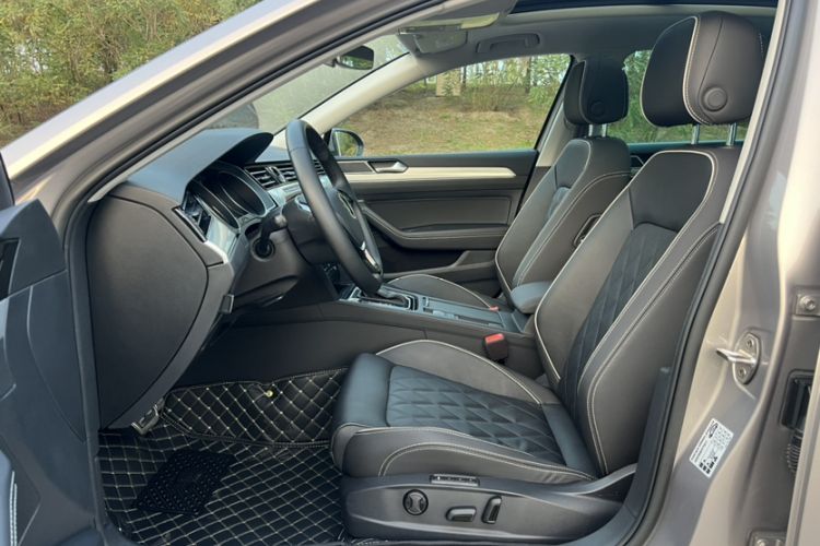 Used Volkswagen Magotan GTE Plug-in Hybrid 2020 GTE Prestige Model Interior 3