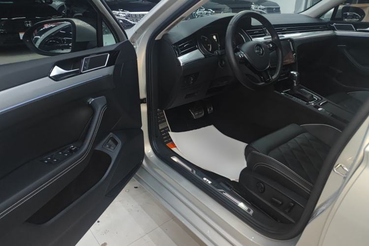 Used Volkswagen Magotan GTE Plug-in Hybrid 2020 GTE Luxury Model Interior 3