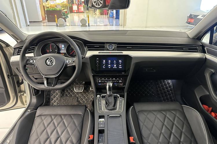 Used Volkswagen Magotan GTE Plug-in Hybrid 2020 GTE Luxury Model Interior 4