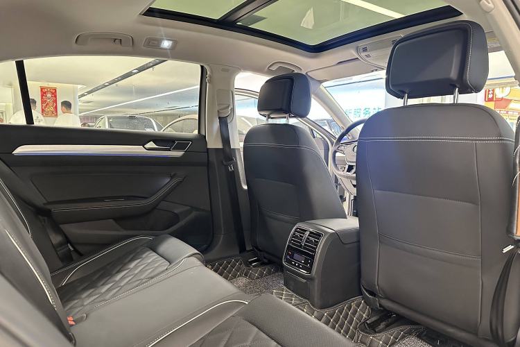 Used Volkswagen Magotan GTE Plug-in Hybrid 2020 GTE Luxury Model Interior 7