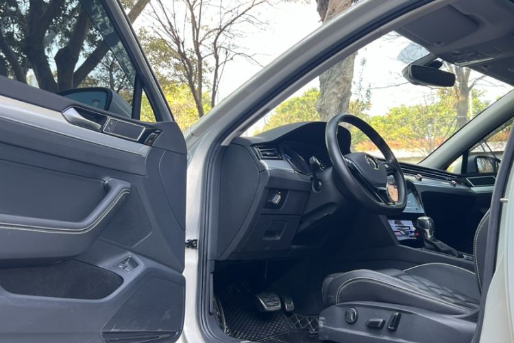 Used Volkswagen Magotan GTE Plug-in Hybrid 2020 GTE Luxury Model Interior 8