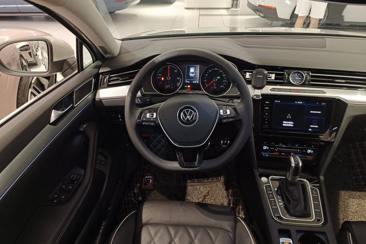 Used Volkswagen Magotan GTE Plug-in Hybrid 2020 GTE Luxury Model Steering Wheel