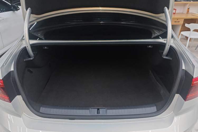 Used Volkswagen Magotan GTE Plug-in Hybrid 2020 GTE Luxury Model Trunk