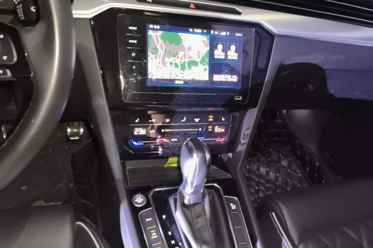 Used Volkswagen Magotan GTE Plug-in Hybrid 2020 GTE Luxury Model Audio And AC Panel