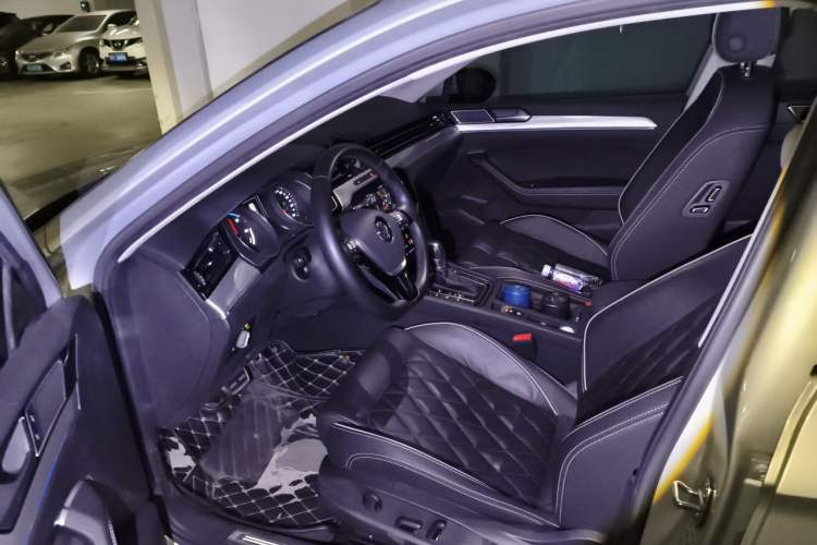 Used Volkswagen Magotan GTE Plug-in Hybrid 2020 GTE Luxury Model Driver Seat