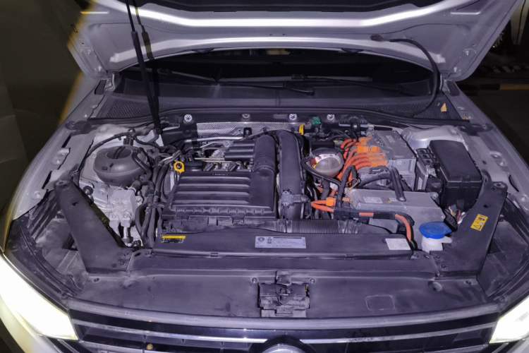 Used Volkswagen Magotan GTE Plug-in Hybrid 2020 GTE Luxury Model Engine Bay