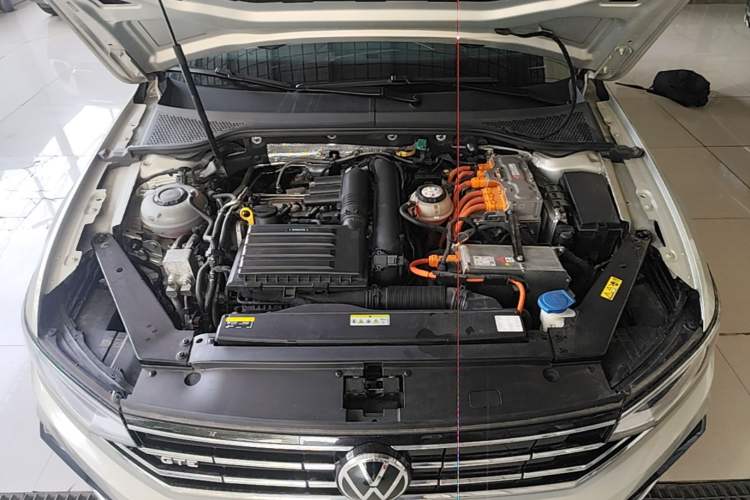 Used Volkswagen Magotan GTE Plug-in Hybrid 2020 GTE Luxury Model Engine Bay