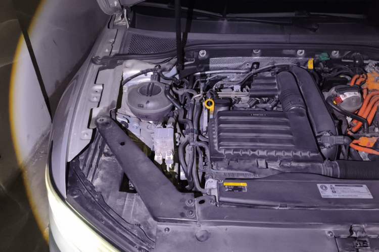 Used Volkswagen Magotan GTE Plug-in Hybrid 2020 GTE Luxury Model Engine Bay Right