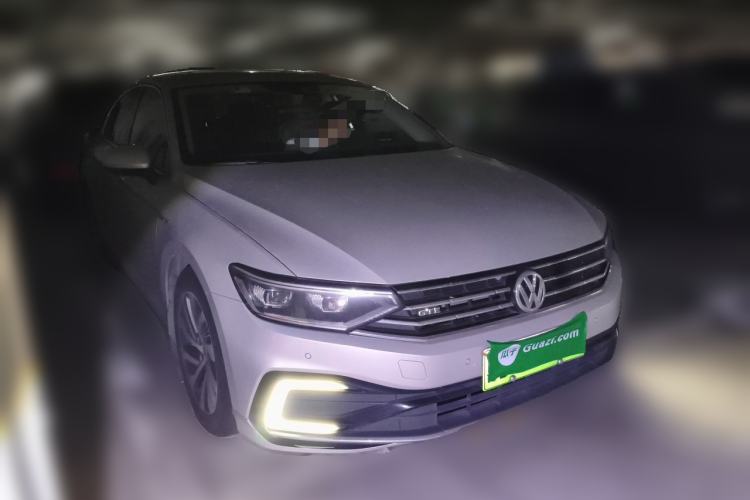 Used Volkswagen Magotan GTE Plug-in Hybrid 2020 GTE Luxury Model Front Right 45 Deg