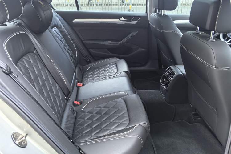 Used Volkswagen Magotan GTE Plug-in Hybrid 2020 GTE Luxury Model Interior 4