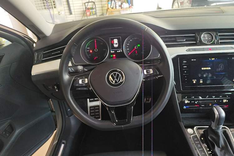 Used Volkswagen Magotan GTE Plug-in Hybrid 2020 GTE Luxury Model Steering Wheel