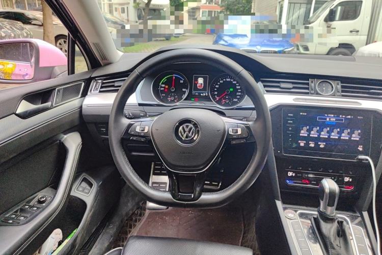 Used Volkswagen Magotan GTE Plug-in Hybrid 2020 GTE Luxury Model Steering Wheel