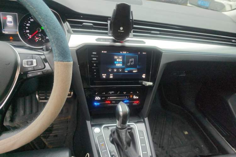 Used Volkswagen Magotan GTE Plug-in Hybrid 2020 GTE Prestige Model Audio And AC Panel
