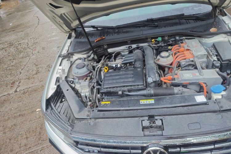 Used Volkswagen Magotan GTE Plug-in Hybrid 2020 GTE Prestige Model Engine Bay Right