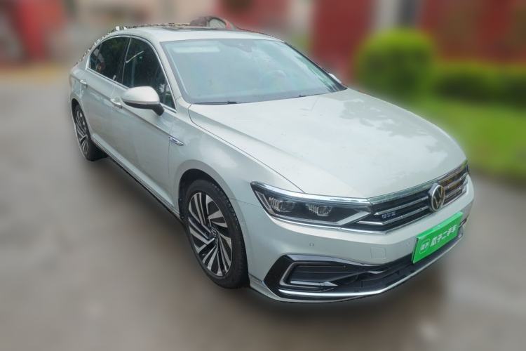 Used Volkswagen Magotan GTE Plug-in Hybrid 2020 GTE Prestige Model Front Right 45 Deg