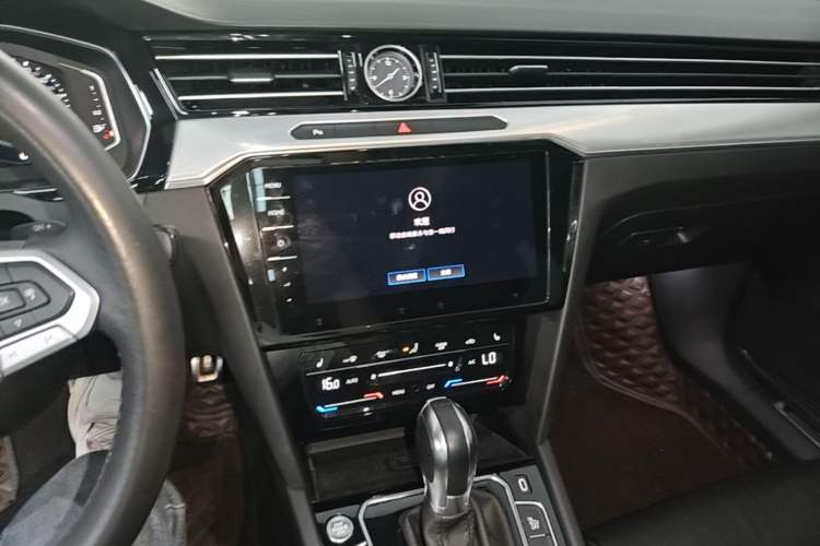 Used Volkswagen Magotan GTE Plug-in Hybrid 2022 GTE Luxury Model Audio And AC Panel