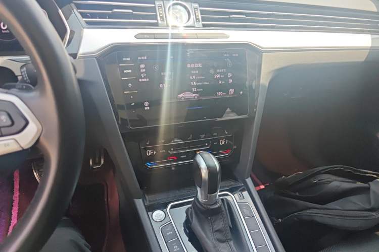 Used Volkswagen Magotan GTE Plug-in Hybrid 2022 GTE Luxury Model Audio And AC Panel