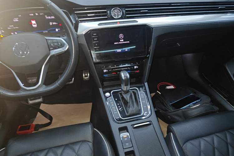 Used Volkswagen Magotan GTE Plug-in Hybrid 2022 GTE Luxury Model Audio And AC Panel