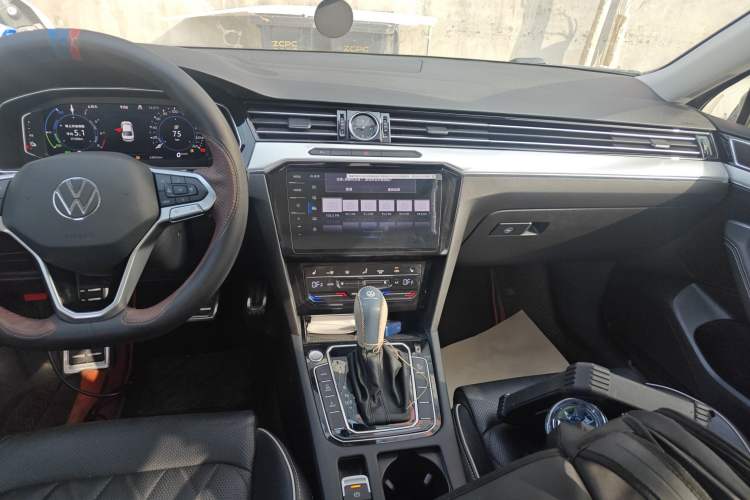 Used Volkswagen Magotan GTE Plug-in Hybrid 2022 GTE Luxury Model Audio And AC Panel
