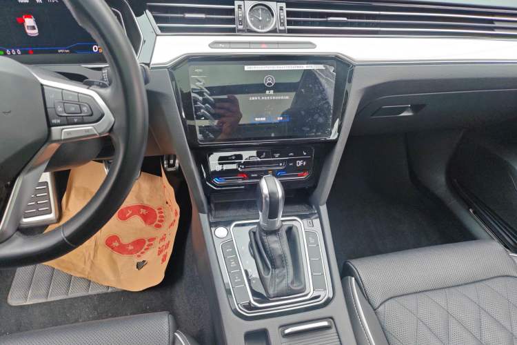 Used Volkswagen Magotan GTE Plug-in Hybrid 2022 GTE Luxury Model Audio And AC Panel