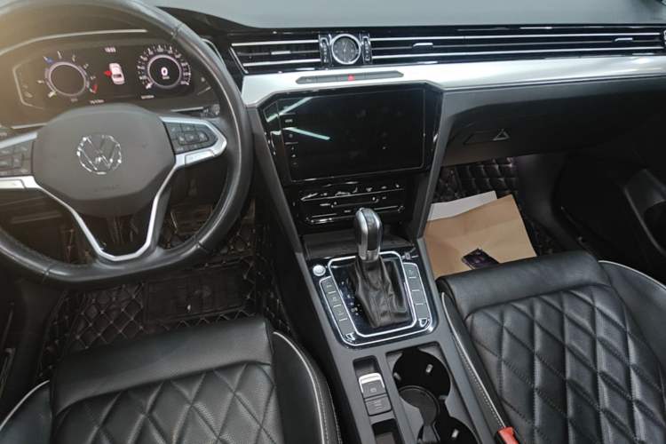 Used Volkswagen Magotan GTE Plug-in Hybrid 2022 GTE Luxury Model Audio And AC Panel