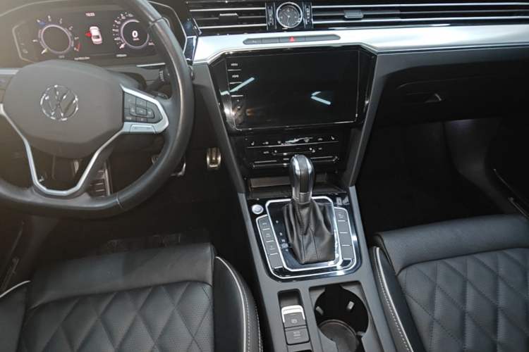 Used Volkswagen Magotan GTE Plug-in Hybrid 2022 GTE Luxury Model Audio And AC Panel