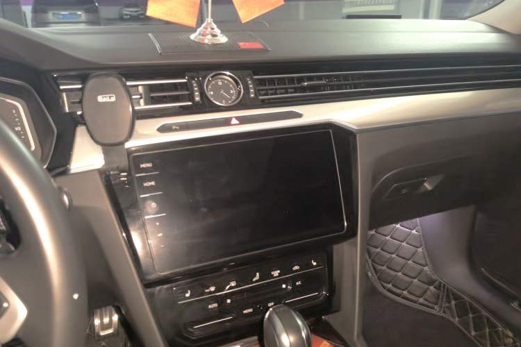 Used Volkswagen Magotan GTE Plug-in Hybrid 2022 GTE Luxury Model Audio And AC Panel
