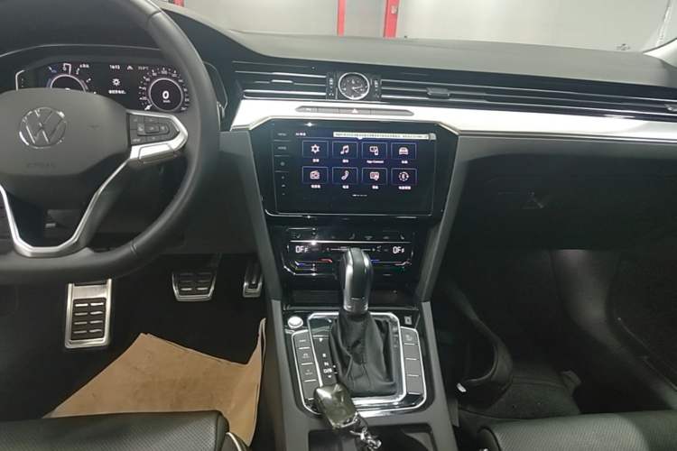 Used Volkswagen Magotan GTE Plug-in Hybrid 2022 GTE Luxury Model Audio And AC Panel