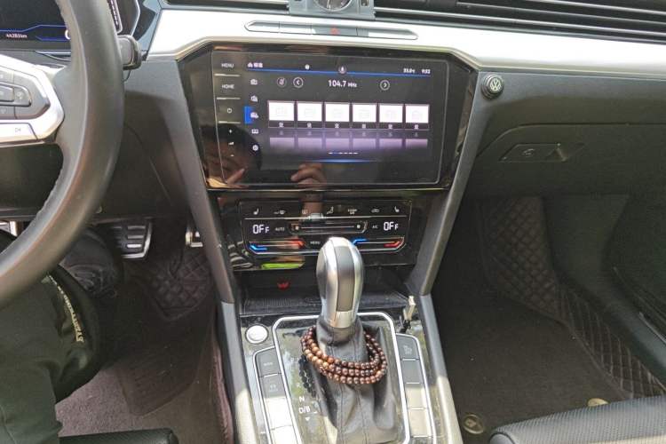 Used Volkswagen Magotan GTE Plug-in Hybrid 2022 GTE Prestige Model Audio And AC Panel
