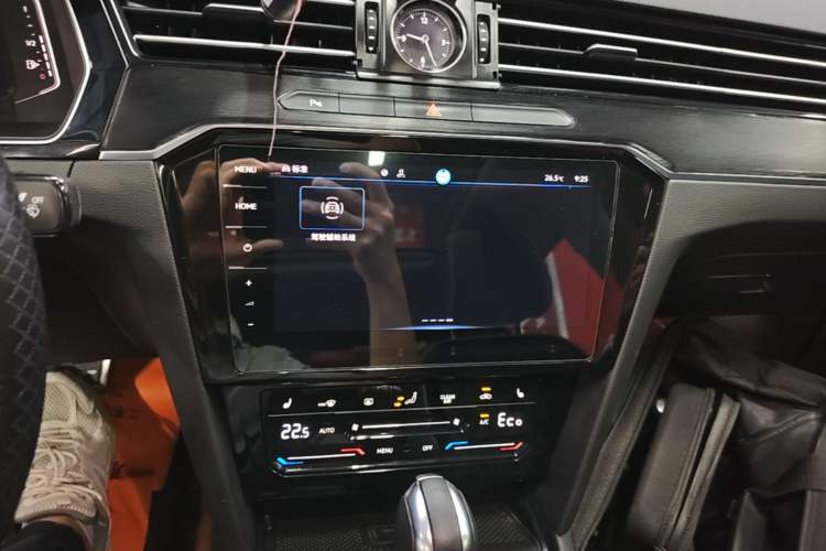 Used Volkswagen Magotan GTE Plug-in Hybrid 2022 GTE Luxury Model Audio And AC Panel