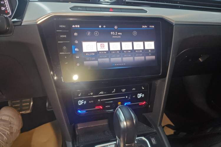 Used Volkswagen Magotan GTE Plug-in Hybrid 2022 GTE Luxury Model Audio And AC Panel