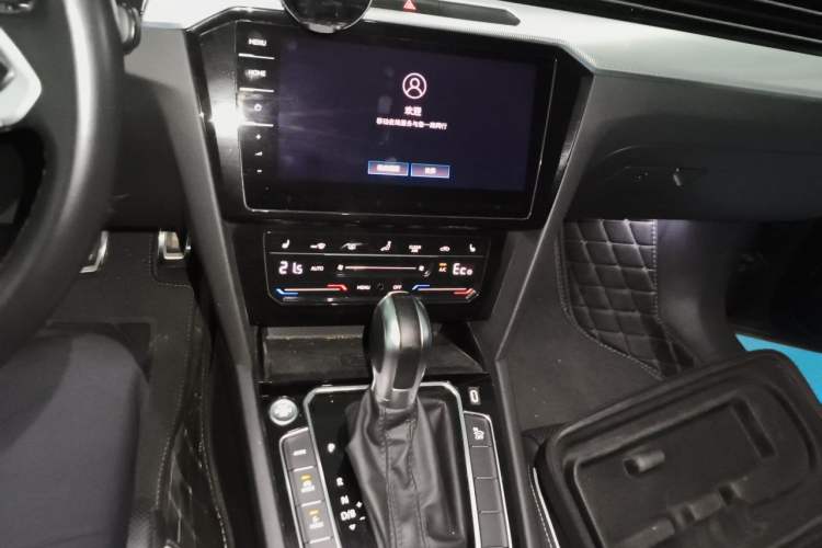 Used Volkswagen Magotan GTE Plug-in Hybrid 2022 GTE Luxury Model Audio And AC Panel