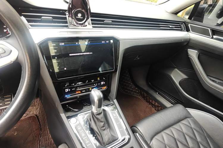 Used Volkswagen Magotan GTE Plug-in Hybrid 2022 GTE Luxury Model Audio And AC Panel