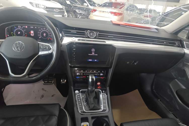 Used Volkswagen Magotan GTE Plug-in Hybrid 2022 GTE Prestige Model Audio And AC Panel