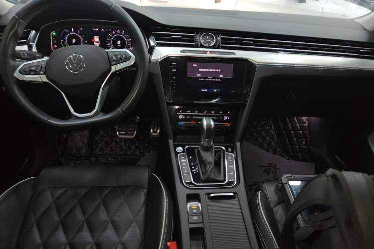 Used Volkswagen Magotan GTE Plug-in Hybrid 2022 GTE Luxury Model Audio And AC Panel