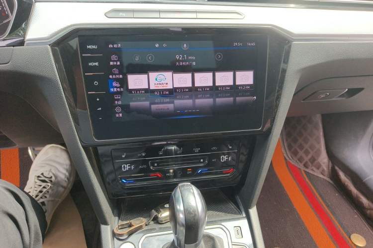 Used Volkswagen Magotan GTE Plug-in Hybrid 2022 GTE Luxury Model Audio And AC Panel