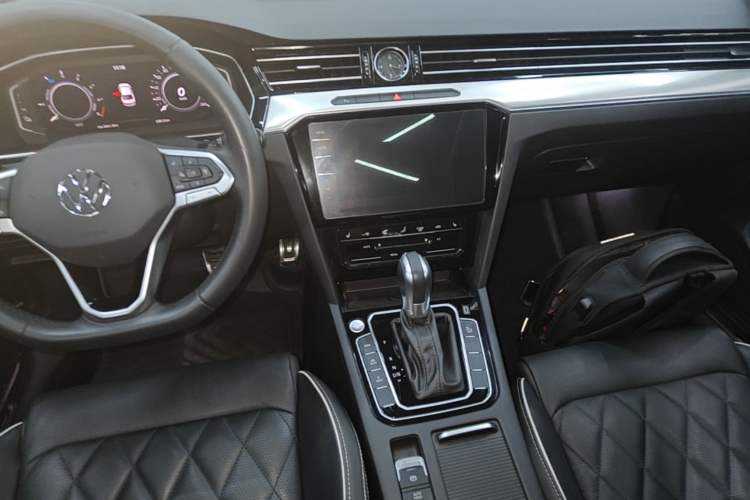 Used Volkswagen Magotan GTE Plug-in Hybrid 2022 GTE Luxury Model Audio And AC Panel