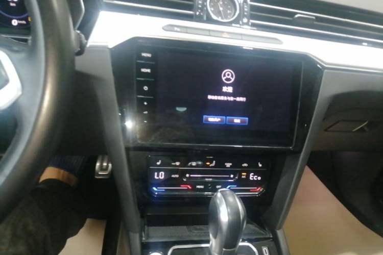 Used Volkswagen Magotan GTE Plug-in Hybrid 2022 GTE Luxury Model Audio And AC Panel