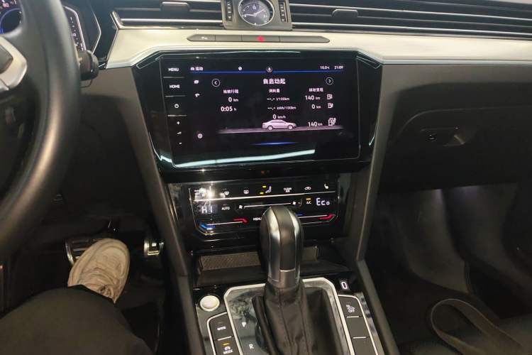 Used Volkswagen Magotan GTE Plug-in Hybrid 2022 GTE Luxury Model Audio And AC Panel