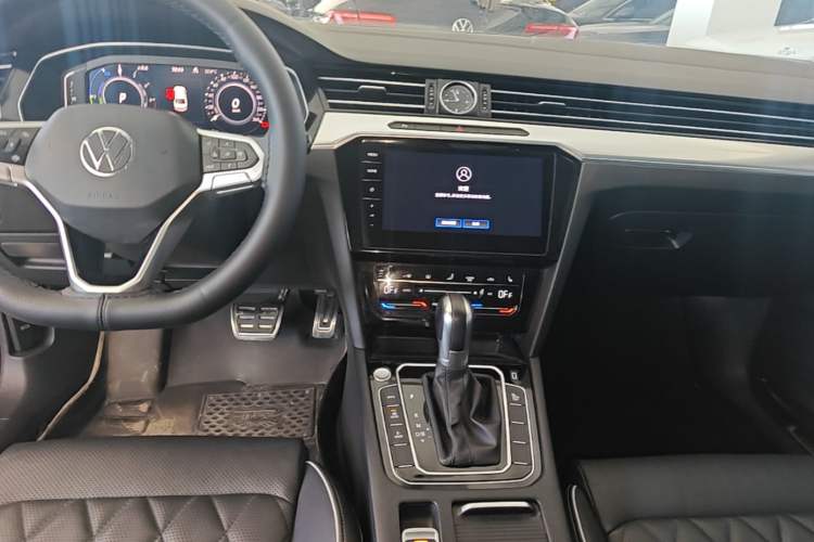 Used Volkswagen Magotan GTE Plug-in Hybrid 2022 GTE Luxury Model Audio And AC Panel