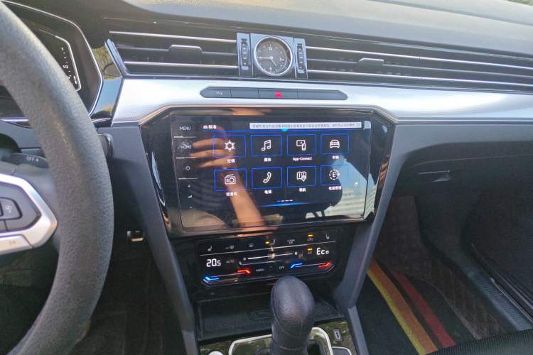 Used Volkswagen Magotan GTE Plug-in Hybrid 2022 GTE Luxury Model Audio And AC Panel