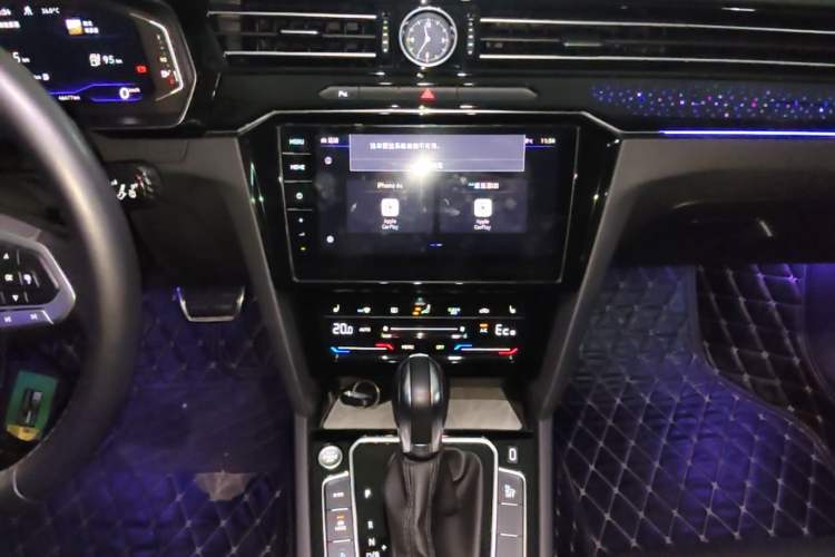Used Volkswagen Magotan GTE Plug-in Hybrid 2022 GTE Luxury Model Audio And AC Panel