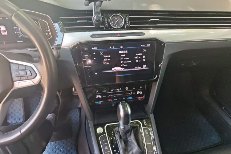 Used Volkswagen Magotan GTE Plug-in Hybrid 2022 GTE Luxury Model Audio And AC Panel