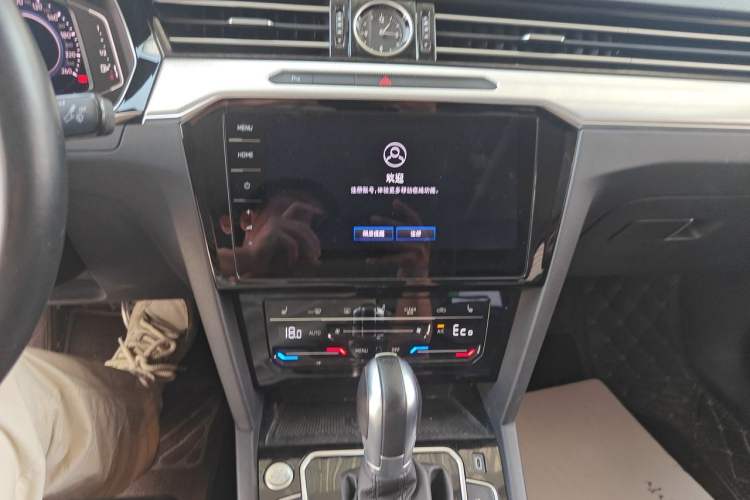 Used Volkswagen Magotan GTE Plug-in Hybrid 2022 GTE Luxury Model Audio And AC Panel