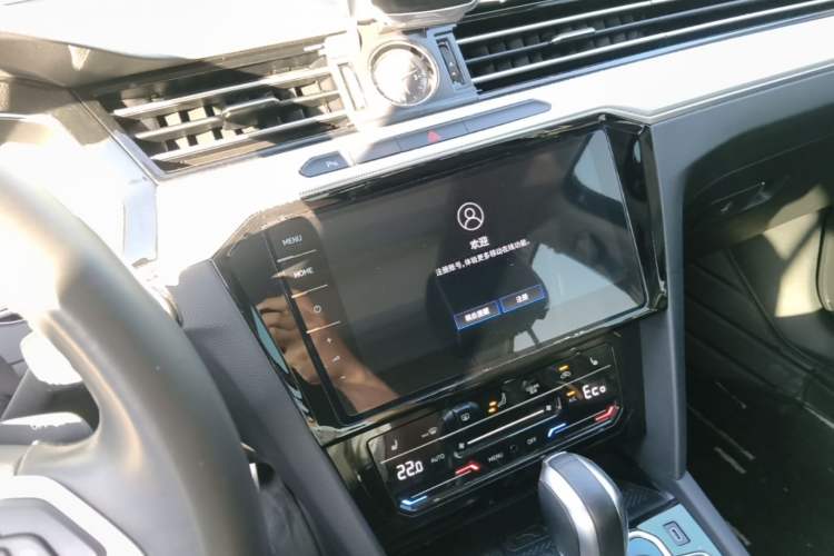 Used Volkswagen Magotan GTE Plug-in Hybrid 2022 GTE Luxury Model Audio And AC Panel