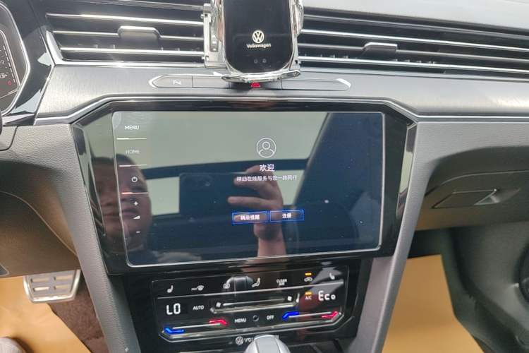 Used Volkswagen Magotan GTE Plug-in Hybrid 2022 GTE Luxury Model Audio And AC Panel